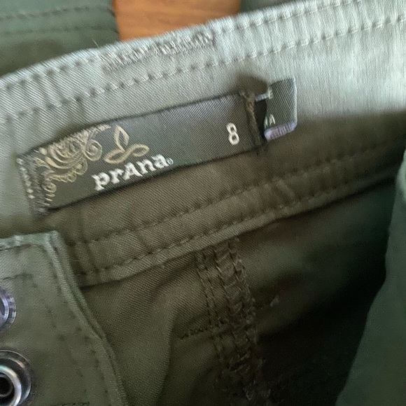PRANA pants. Size 8.  Green.  Light weight, comfortable, great looking pant. - Picture 2 of 4